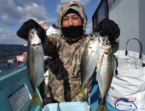 水 アジ五目コース 深場の大アジ 爆釣だ ラストまで釣りまくり大漁だ 釣り船なら愛知県師崎港の釣船七福丸